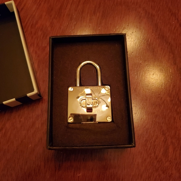 Henri Bendel Jetsetter USB Drive - Picture 6 of 11